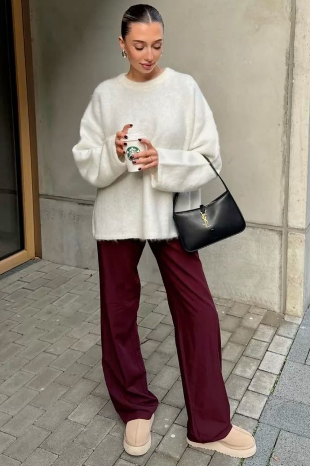 Discover chic burgundy sweatpants outfit ideas that blend comfort and style. From elevated street style to cozy everyday looks, learn how to style burgundy joggers for effortless, fashion-forward outfits. Baggy Sweatpants Outfit, Wide Leg Sweatpants Outfit, Cute Sweatpants Outfit, Sweatpants Outfit For School, Cargo Sweatpants Outfit, Outfit Ideas Sweatpants, Nike Sweatpants Outfit, Sweatpants Outfit Black Women, Sweatpants Outfit Winter, Sweatpants Outfit Aesthetic, Flare Sweatpants Outfit