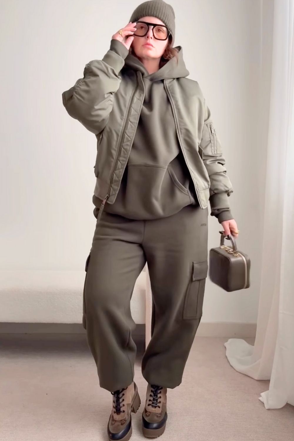Chic green sweatpants outfit ideas that prove comfort can still look polished. I’m sharing effortless ways to style green sweatpants with coats, knits, sneakers, and bold accessories for everyday wear.Dark Green Sweatpants Outfit, Light Green Sweatpants Outfit, Olive Green Sweatpants Outfit, Sage Green Sweatpants Outfit, Green Cargo Sweatpants Outfit, Army Green Sweatpants Outfit, Green Sweatpants Outfit Winter, Mint Green Sweatpants Outfit, Green Nike Sweatpants Outfit Baggy Sweatpants Outfit, Wide Leg Sweatpants Outfit, Cute Sweatpants Outfit, Sweatpants Outfit For School, Cargo Sweatpants Outfit, Outfit Ideas Sweatpants, Nike Sweatpants Outfit, Sweatpants Outfit Black Women, Sweatpants Outfit Winter, Sweatpants Outfit Aesthetic, Flare Sweatpants Outfit Chic green sweatpants outfit ideas that prove comfort can still look polished. I’m sharing effortless ways to style green sweatpants with coats, knits, sneakers, and bold accessories for everyday wear.Dark Green Sweatpants Outfit, Light Green Sweatpants Outfit, Olive Green Sweatpants Outfit, Sage Green Sweatpants Outfit, Green Cargo Sweatpants Outfit, Army Green Sweatpants Outfit, Green Sweatpants Outfit Winter, Mint Green Sweatpants Outfit, Green Nike Sweatpants Outfit Baggy Sweatpants Outfit, Wide Leg Sweatpants Outfit, Cute Sweatpants Outfit, Sweatpants Outfit For School, Cargo Sweatpants Outfit, Outfit Ideas Sweatpants, Nike Sweatpants Outfit, Sweatpants Outfit Black Women, Sweatpants Outfit Winter, Sweatpants Outfit Aesthetic, Flare Sweatpants Outfit