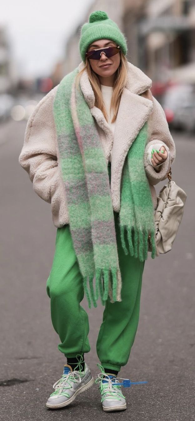 Chic green sweatpants outfit ideas that prove comfort can still look polished. I’m sharing effortless ways to style green sweatpants with coats, knits, sneakers, and bold accessories for everyday wear. Chic green sweatpants outfit ideas that prove comfort can still look polished. I’m sharing effortless ways to style green sweatpants with coats, knits, sneakers, and bold accessories for everyday wear.