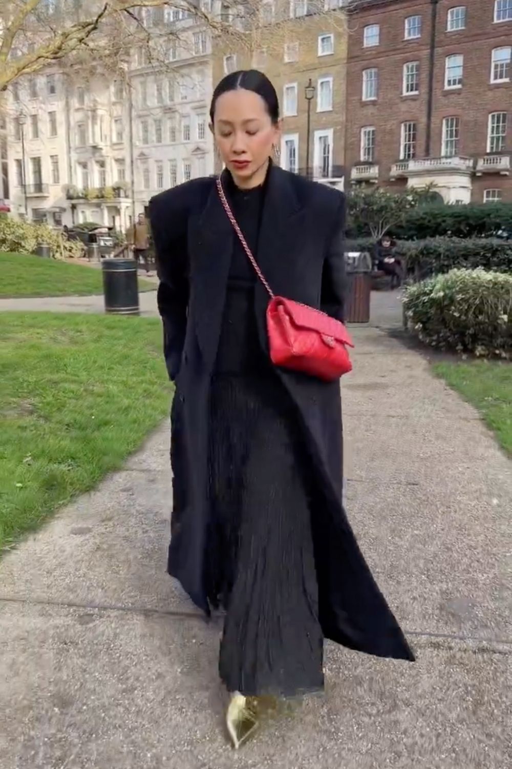 Discover chic long black skirt outfit ideas for every occasion, from casual everyday looks to elegant evening styles. Learn how to style a long black skirt with knits, blazers, leather, and statement accessories. Black Long Skirt Outfit, Long Black Skirt Outfit Ideas, Long Black Skirt Outfit Winter, Long Black Skirt Outfit Summer, Long Black Skirt Outfit Casual, Long Black Denim Skirt Outfit, Black Long Skirt Outfit Casual, Long Black Satin Skirt Outfit, Long Black Pleated Skirt Outfit, Outfit With Long Black Skirt, Long Black Leather Skirt Outfit, Black Long Skirt Outfit Winter, Long Black Silk Skirt Outfit, Black Long Skirt Outfit Summer Discover chic long black skirt outfit ideas for every occasion, from casual everyday looks to elegant evening styles. Learn how to style a long black skirt with knits, blazers, leather, and statement accessories. Black Long Skirt Outfit, Long Black Skirt Outfit Ideas, Long Black Skirt Outfit Winter, Long Black Skirt Outfit Summer, Long Black Skirt Outfit Casual, Long Black Denim Skirt Outfit, Black Long Skirt Outfit Casual, Long Black Satin Skirt Outfit, Long Black Pleated Skirt Outfit, Outfit With Long Black Skirt, Long Black Leather Skirt Outfit, Black Long Skirt Outfit Winter, Long Black Silk Skirt Outfit, Black Long Skirt Outfit Summer