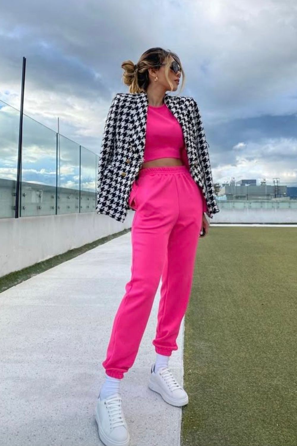 Pink sweatpants outfit ideas that blend comfort with high-fashion style. From blazers and heels to sneakers and cozy layers, discover chic ways to style pink sweatpants for everyday wear, travel, and elevated street style. Pink Sweatpants Outfit Winter, Hot Pink Sweatpants Outfit, Light Pink Sweatpants Outfit, Sweatpants Outfit Pink, Pink Nike Sweatpants Outfit, Sweatpants Pink Outfit, Pink Sweatpants Outfit Aesthetic, Victoria Secret Pink Sweatpants Outfit, Baggy Sweatpants Outfit, Wide Leg Sweatpants Outfit, Cute Sweatpants Outfit, Sweatpants Outfit For School, Cargo Sweatpants Outfit, Outfit Ideas Sweatpants, Nike Sweatpants Outfit, Sweatpants Outfit Black Women, Sweatpants Outfit Winter, Sweatpants Outfit Aesthetic, Flare Sweatpants Outfit Pink sweatpants outfit ideas that blend comfort with high-fashion style. From blazers and heels to sneakers and cozy layers, discover chic ways to style pink sweatpants for everyday wear, travel, and elevated street style. Pink Sweatpants Outfit Winter, Hot Pink Sweatpants Outfit, Light Pink Sweatpants Outfit, Sweatpants Outfit Pink, Pink Nike Sweatpants Outfit, Sweatpants Pink Outfit, Pink Sweatpants Outfit Aesthetic, Victoria Secret Pink Sweatpants Outfit, Baggy Sweatpants Outfit, Wide Leg Sweatpants Outfit, Cute Sweatpants Outfit, Sweatpants Outfit For School, Cargo Sweatpants Outfit, Outfit Ideas Sweatpants, Nike Sweatpants Outfit, Sweatpants Outfit Black Women, Sweatpants Outfit Winter, Sweatpants Outfit Aesthetic, Flare Sweatpants Outfit