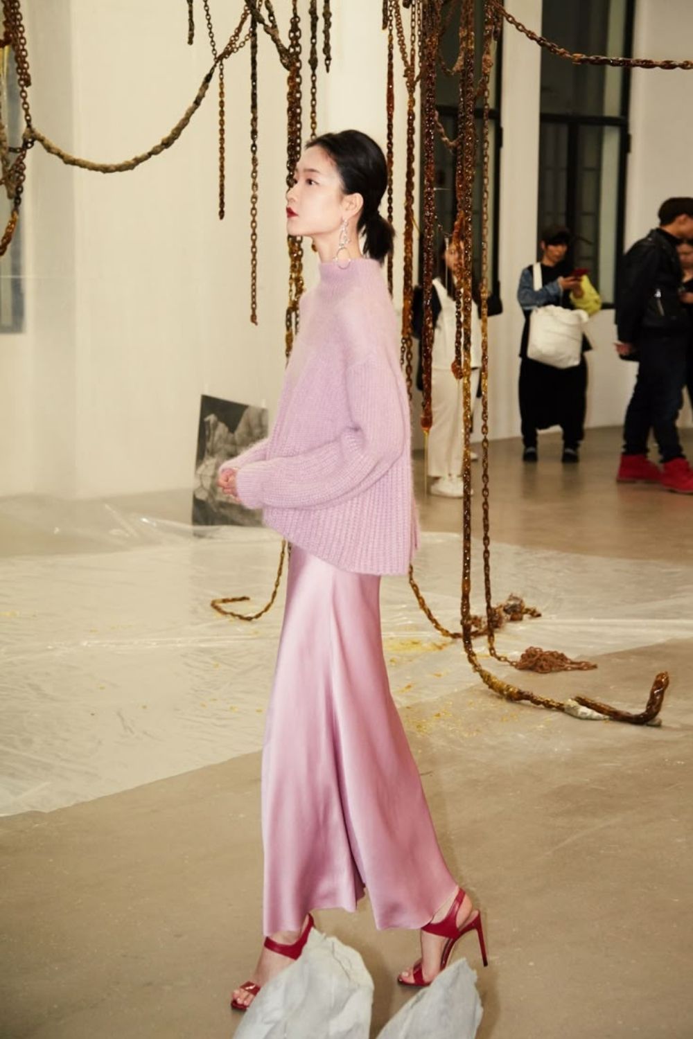 Pink satin skirt outfit ideas you’ll actually wear — from casual everyday looks to elevated, chic styling. Discover how to style a pink satin skirt with knits, blazers, tees, and accessories for effortless, modern outfits. Hot Pink Satin Skirt Outfit, Satin Pink Skirt Outfit, Pink Satin Skirt Outfit Winter, Pink Satin Midi Skirt Outfit, Long Pink Satin Skirt Outfit, Light Pink Satin Skirt Outfit, Pink Satin Maxi Skirt Outfit, Pink Satin Skirt Outfit Summer, Pink Satin Mini Skirt Outfit, Dusty Pink Satin Skirt Outfit, Satin Skirt Outfit Classy, Satin Skirt Outfit Winter, Satin Maxi Skirt Outfit, Satin Skirt Outfit Casual, Satin Skirt Outfit Hijab, Satin Skirt Outfit Elegant, Satin Skirt Winter Outfit, Maxi Satin Skirt Outfit, Midi Satin Skirt Outfit, Satin Long Skirt Outfit Pink satin skirt outfit ideas you’ll actually wear — from casual everyday looks to elevated, chic styling. Discover how to style a pink satin skirt with knits, blazers, tees, and accessories for effortless, modern outfits. Hot Pink Satin Skirt Outfit, Satin Pink Skirt Outfit, Pink Satin Skirt Outfit Winter, Pink Satin Midi Skirt Outfit, Long Pink Satin Skirt Outfit, Light Pink Satin Skirt Outfit, Pink Satin Maxi Skirt Outfit, Pink Satin Skirt Outfit Summer, Pink Satin Mini Skirt Outfit, Dusty Pink Satin Skirt Outfit, Satin Skirt Outfit Classy, Satin Skirt Outfit Winter, Satin Maxi Skirt Outfit, Satin Skirt Outfit Casual, Satin Skirt Outfit Hijab, Satin Skirt Outfit Elegant, Satin Skirt Winter Outfit, Maxi Satin Skirt Outfit, Midi Satin Skirt Outfit, Satin Long Skirt Outfit