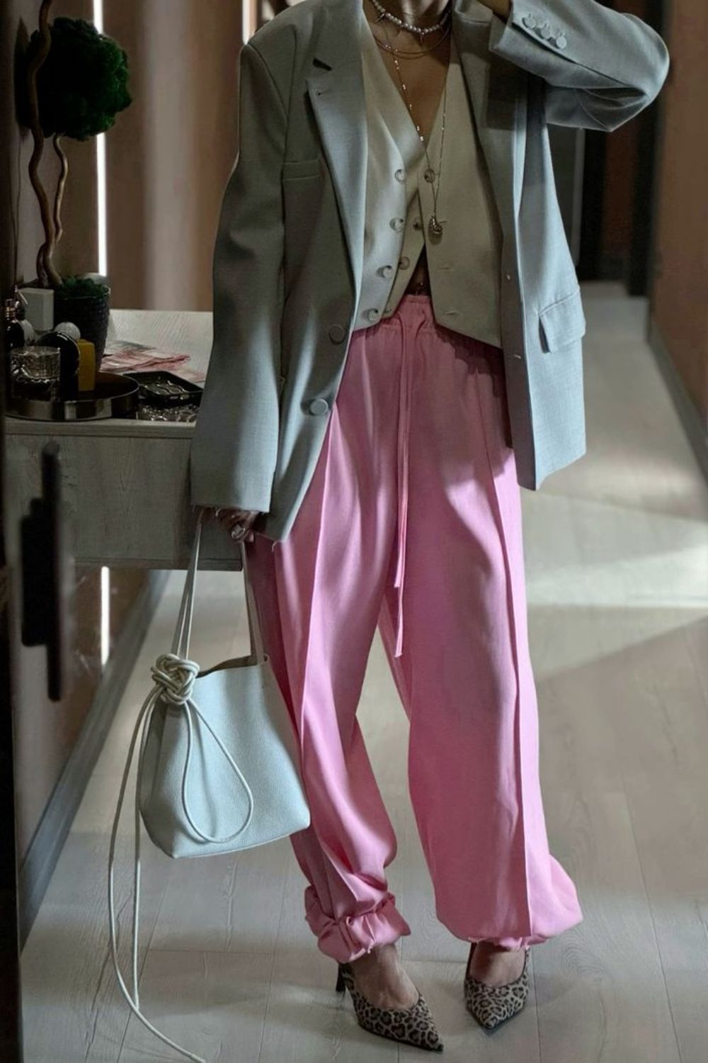 Pink sweatpants outfit ideas that blend comfort with high-fashion style. From blazers and heels to sneakers and cozy layers, discover chic ways to style pink sweatpants for everyday wear, travel, and elevated street style. Pink Sweatpants Outfit Winter, Hot Pink Sweatpants Outfit, Light Pink Sweatpants Outfit, Sweatpants Outfit Pink, Pink Nike Sweatpants Outfit, Sweatpants Pink Outfit, Pink Sweatpants Outfit Aesthetic, Victoria Secret Pink Sweatpants Outfit, Baggy Sweatpants Outfit, Wide Leg Sweatpants Outfit, Cute Sweatpants Outfit, Sweatpants Outfit For School, Cargo Sweatpants Outfit, Outfit Ideas Sweatpants, Nike Sweatpants Outfit, Sweatpants Outfit Black Women, Sweatpants Outfit Winter, Sweatpants Outfit Aesthetic, Flare Sweatpants Outfit Pink sweatpants outfit ideas that blend comfort with high-fashion style. From blazers and heels to sneakers and cozy layers, discover chic ways to style pink sweatpants for everyday wear, travel, and elevated street style. Pink Sweatpants Outfit Winter, Hot Pink Sweatpants Outfit, Light Pink Sweatpants Outfit, Sweatpants Outfit Pink, Pink Nike Sweatpants Outfit, Sweatpants Pink Outfit, Pink Sweatpants Outfit Aesthetic, Victoria Secret Pink Sweatpants Outfit, Baggy Sweatpants Outfit, Wide Leg Sweatpants Outfit, Cute Sweatpants Outfit, Sweatpants Outfit For School, Cargo Sweatpants Outfit, Outfit Ideas Sweatpants, Nike Sweatpants Outfit, Sweatpants Outfit Black Women, Sweatpants Outfit Winter, Sweatpants Outfit Aesthetic, Flare Sweatpants Outfit
