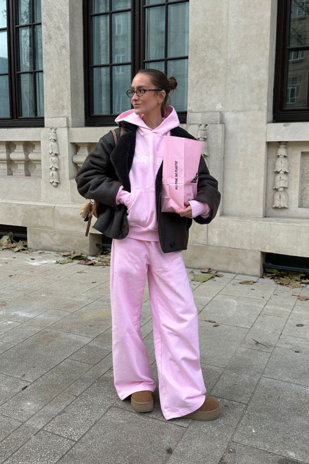 Pink sweatpants outfit ideas that blend comfort with high-fashion style. From blazers and heels to sneakers and cozy layers, discover chic ways to style pink sweatpants for everyday wear, travel, and elevated street style. Pink Sweatpants Outfit Winter, Hot Pink Sweatpants Outfit, Light Pink Sweatpants Outfit, Sweatpants Outfit Pink, Pink Nike Sweatpants Outfit, Sweatpants Pink Outfit, Pink Sweatpants Outfit Aesthetic, Victoria Secret Pink Sweatpants Outfit, Baggy Sweatpants Outfit, Wide Leg Sweatpants Outfit, Cute Sweatpants Outfit, Sweatpants Outfit For School, Cargo Sweatpants Outfit, Outfit Ideas Sweatpants, Nike Sweatpants Outfit, Sweatpants Outfit Black Women, Sweatpants Outfit Winter, Sweatpants Outfit Aesthetic, Flare Sweatpants Outfit Pink sweatpants outfit ideas that blend comfort with high-fashion style. From blazers and heels to sneakers and cozy layers, discover chic ways to style pink sweatpants for everyday wear, travel, and elevated street style. Pink Sweatpants Outfit Winter, Hot Pink Sweatpants Outfit, Light Pink Sweatpants Outfit, Sweatpants Outfit Pink, Pink Nike Sweatpants Outfit, Sweatpants Pink Outfit, Pink Sweatpants Outfit Aesthetic, Victoria Secret Pink Sweatpants Outfit, Baggy Sweatpants Outfit, Wide Leg Sweatpants Outfit, Cute Sweatpants Outfit, Sweatpants Outfit For School, Cargo Sweatpants Outfit, Outfit Ideas Sweatpants, Nike Sweatpants Outfit, Sweatpants Outfit Black Women, Sweatpants Outfit Winter, Sweatpants Outfit Aesthetic, Flare Sweatpants Outfit