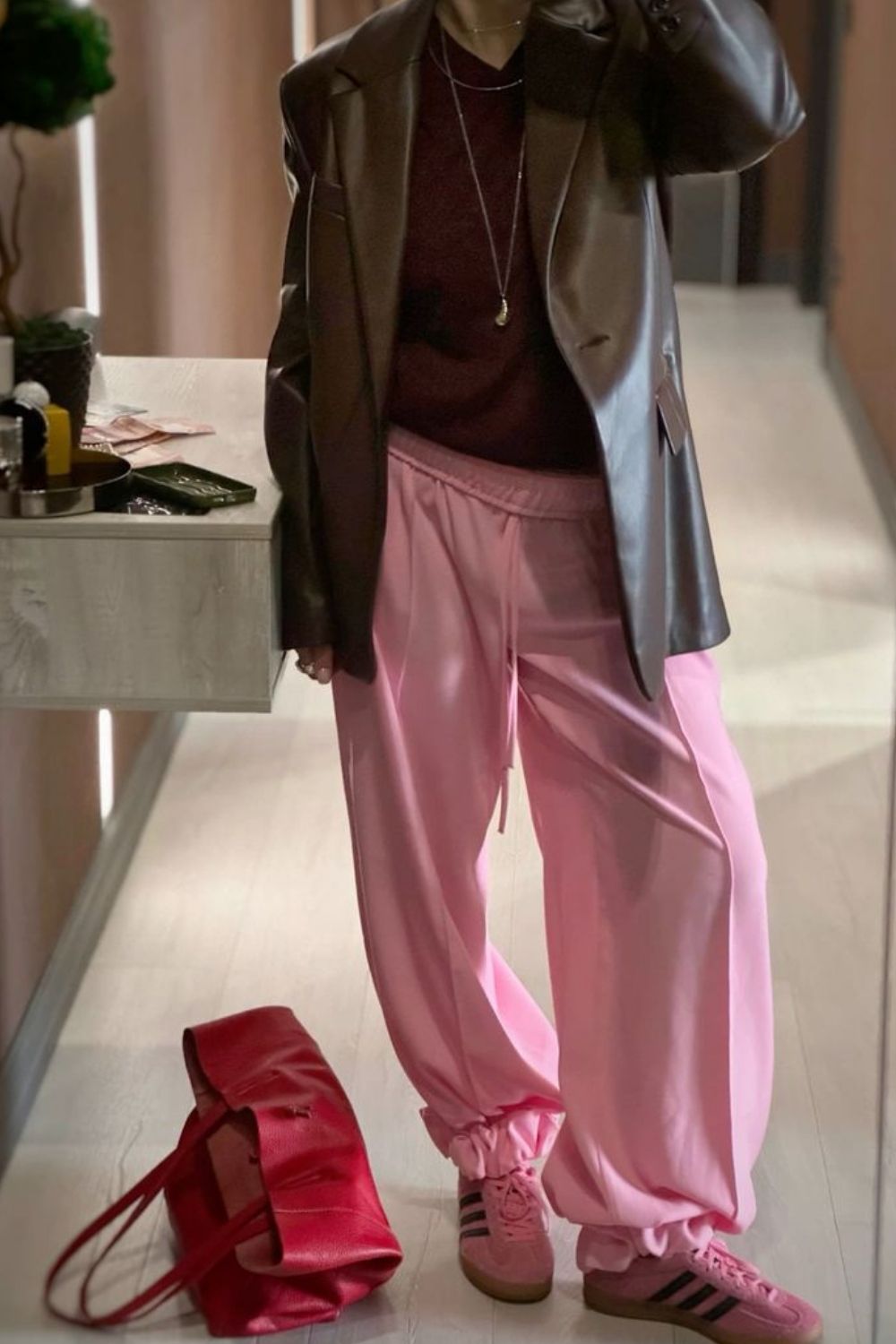 Pink sweatpants outfit ideas that blend comfort with high-fashion style. From blazers and heels to sneakers and cozy layers, discover chic ways to style pink sweatpants for everyday wear, travel, and elevated street style. Pink Sweatpants Outfit Winter, Hot Pink Sweatpants Outfit, Light Pink Sweatpants Outfit, Sweatpants Outfit Pink, Pink Nike Sweatpants Outfit, Sweatpants Pink Outfit, Pink Sweatpants Outfit Aesthetic, Victoria Secret Pink Sweatpants Outfit, Baggy Sweatpants Outfit, Wide Leg Sweatpants Outfit, Cute Sweatpants Outfit, Sweatpants Outfit For School, Cargo Sweatpants Outfit, Outfit Ideas Sweatpants, Nike Sweatpants Outfit, Sweatpants Outfit Black Women, Sweatpants Outfit Winter, Sweatpants Outfit Aesthetic, Flare Sweatpants Outfit Pink sweatpants outfit ideas that blend comfort with high-fashion style. From blazers and heels to sneakers and cozy layers, discover chic ways to style pink sweatpants for everyday wear, travel, and elevated street style. Pink Sweatpants Outfit Winter, Hot Pink Sweatpants Outfit, Light Pink Sweatpants Outfit, Sweatpants Outfit Pink, Pink Nike Sweatpants Outfit, Sweatpants Pink Outfit, Pink Sweatpants Outfit Aesthetic, Victoria Secret Pink Sweatpants Outfit, Baggy Sweatpants Outfit, Wide Leg Sweatpants Outfit, Cute Sweatpants Outfit, Sweatpants Outfit For School, Cargo Sweatpants Outfit, Outfit Ideas Sweatpants, Nike Sweatpants Outfit, Sweatpants Outfit Black Women, Sweatpants Outfit Winter, Sweatpants Outfit Aesthetic, Flare Sweatpants Outfit