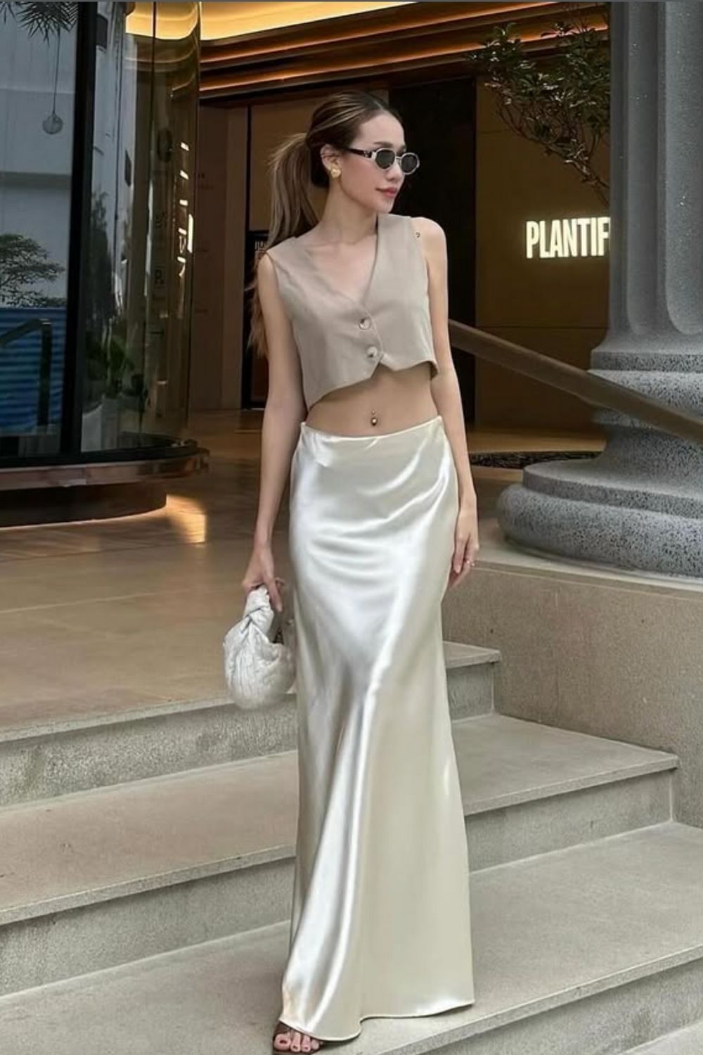 Discover chic white satin skirt outfit ideas for every season, from casual everyday looks to elegant evening styles. Learn how to style a white satin skirt with knits, blazers, sneakers, and heels for effortless, polished outfits. Satin White Skirt Outfit, White Satin Skirt Outfit Winter, White Satin Skirt Outfit Summer, Off White Satin Skirt Outfit, White Satin Maxi Skirt Outfit, White Satin Midi Skirt Outfit, Long White Satin Skirt Outfit, Short White Satin Skirt Outfit, Long Satin Skirt Outfit, Satin Skirt Outfit Classy, Satin Skirt Outfit Winter, Satin Skirt Outfit Summer, Satin Maxi Skirt Outfit, Satin Skirt Outfit Casual, Satin Skirt Outfit Hijab, Satin Skirt Outfit Elegant, Satin Skirt Winter Outfit, Maxi Satin Skirt Outfit, Midi Satin Skirt Outfit, Satin Long Skirt Outfit