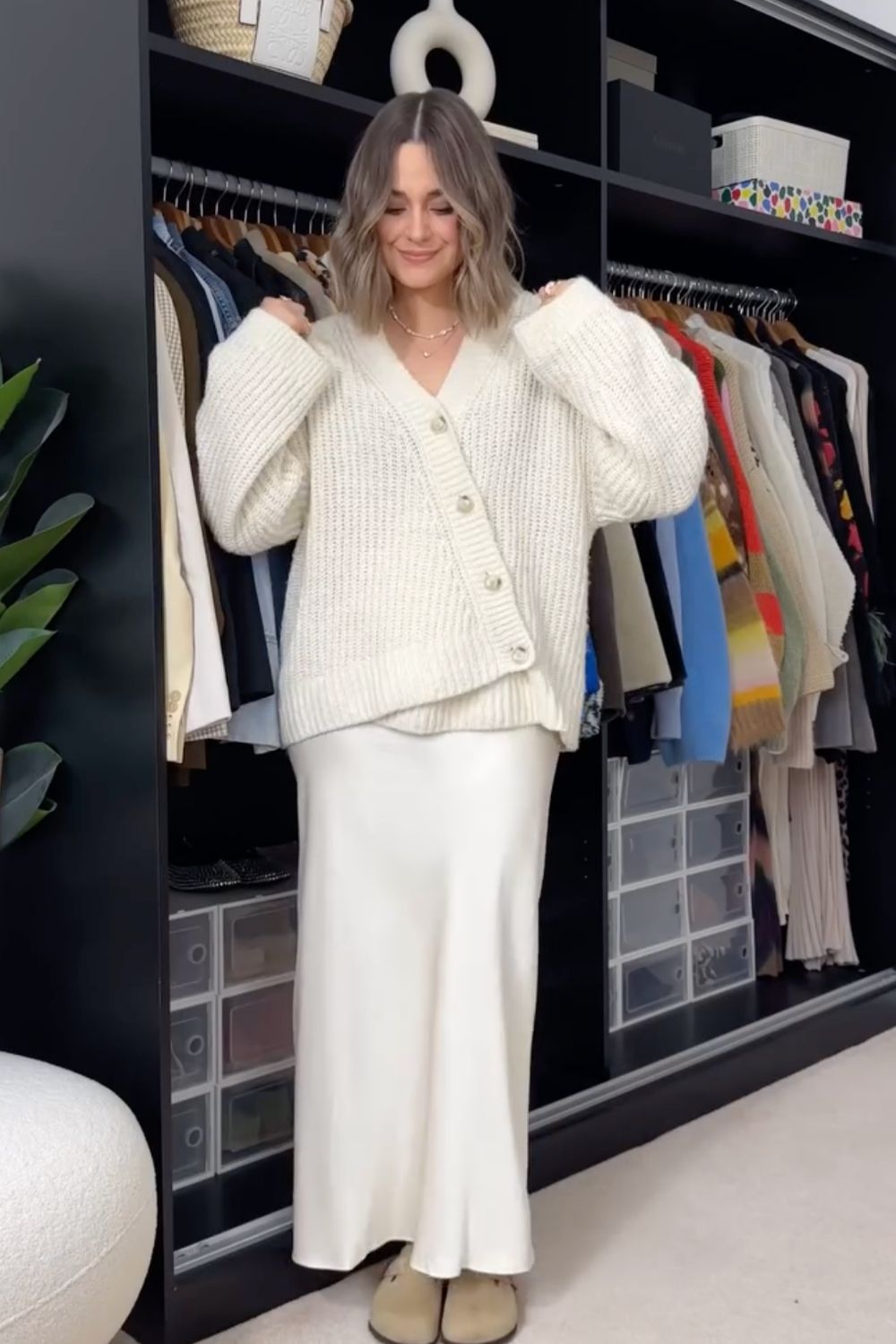 Discover chic white satin skirt outfit ideas for every season, from casual everyday looks to elegant evening styles. Learn how to style a white satin skirt with knits, blazers, sneakers, and heels for effortless, polished outfits. Satin White Skirt Outfit, White Satin Skirt Outfit Winter, White Satin Skirt Outfit Summer, Off White Satin Skirt Outfit, White Satin Maxi Skirt Outfit, White Satin Midi Skirt Outfit, Long White Satin Skirt Outfit, Short White Satin Skirt Outfit, Long Satin Skirt Outfit, Satin Skirt Outfit Classy, Satin Skirt Outfit Winter, Satin Skirt Outfit Summer, Satin Maxi Skirt Outfit, Satin Skirt Outfit Casual, Satin Skirt Outfit Hijab, Satin Skirt Outfit Elegant, Satin Skirt Winter Outfit, Maxi Satin Skirt Outfit, Midi Satin Skirt Outfit, Satin Long Skirt Outfit
