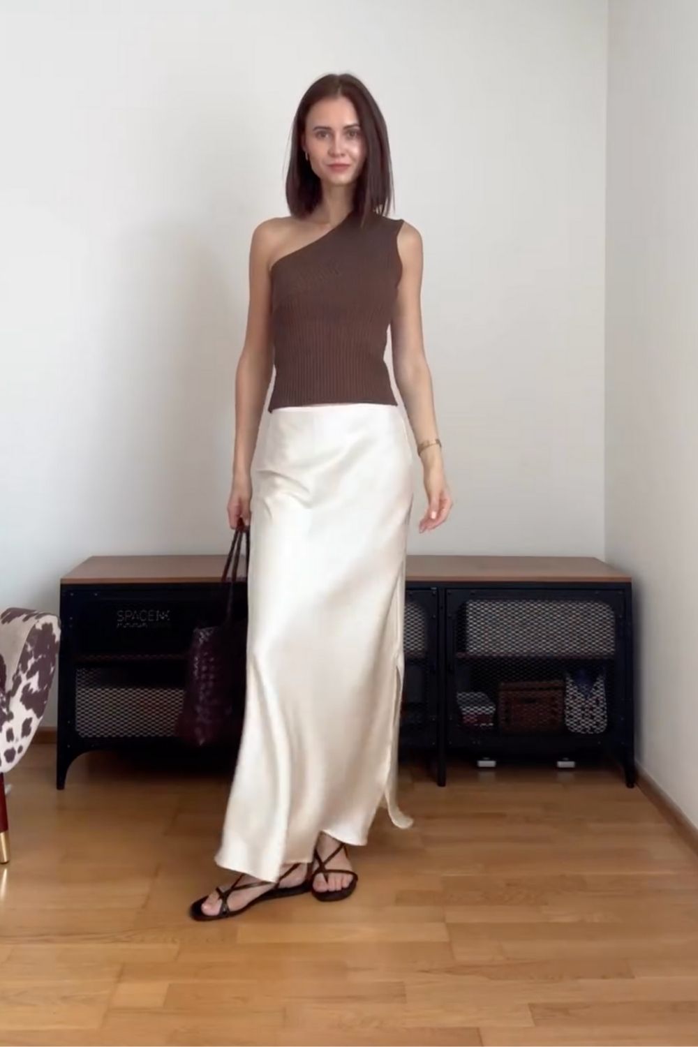 Discover chic white satin skirt outfit ideas for every season, from casual everyday looks to elegant evening styles. Learn how to style a white satin skirt with knits, blazers, sneakers, and heels for effortless, polished outfits. Satin White Skirt Outfit, White Satin Skirt Outfit Winter, White Satin Skirt Outfit Summer, Off White Satin Skirt Outfit, White Satin Maxi Skirt Outfit, White Satin Midi Skirt Outfit, Long White Satin Skirt Outfit, Short White Satin Skirt Outfit, Long Satin Skirt Outfit, Satin Skirt Outfit Classy, Satin Skirt Outfit Winter, Satin Skirt Outfit Summer, Satin Maxi Skirt Outfit, Satin Skirt Outfit Casual, Satin Skirt Outfit Hijab, Satin Skirt Outfit Elegant, Satin Skirt Winter Outfit, Maxi Satin Skirt Outfit, Midi Satin Skirt Outfit, Satin Long Skirt Outfit