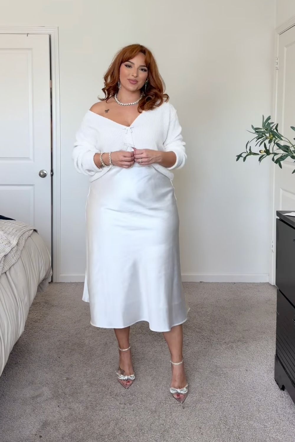Discover chic white satin skirt outfit ideas for every season, from casual everyday looks to elegant evening styles. Learn how to style a white satin skirt with knits, blazers, sneakers, and heels for effortless, polished outfits. Satin White Skirt Outfit, White Satin Skirt Outfit Winter, White Satin Skirt Outfit Summer, Off White Satin Skirt Outfit, White Satin Maxi Skirt Outfit, White Satin Midi Skirt Outfit, Long White Satin Skirt Outfit, Short White Satin Skirt Outfit, Long Satin Skirt Outfit, Satin Skirt Outfit Classy, Satin Skirt Outfit Winter, Satin Skirt Outfit Summer, Satin Maxi Skirt Outfit, Satin Skirt Outfit Casual, Satin Skirt Outfit Hijab, Satin Skirt Outfit Elegant, Satin Skirt Winter Outfit, Maxi Satin Skirt Outfit, Midi Satin Skirt Outfit, Satin Long Skirt Outfit