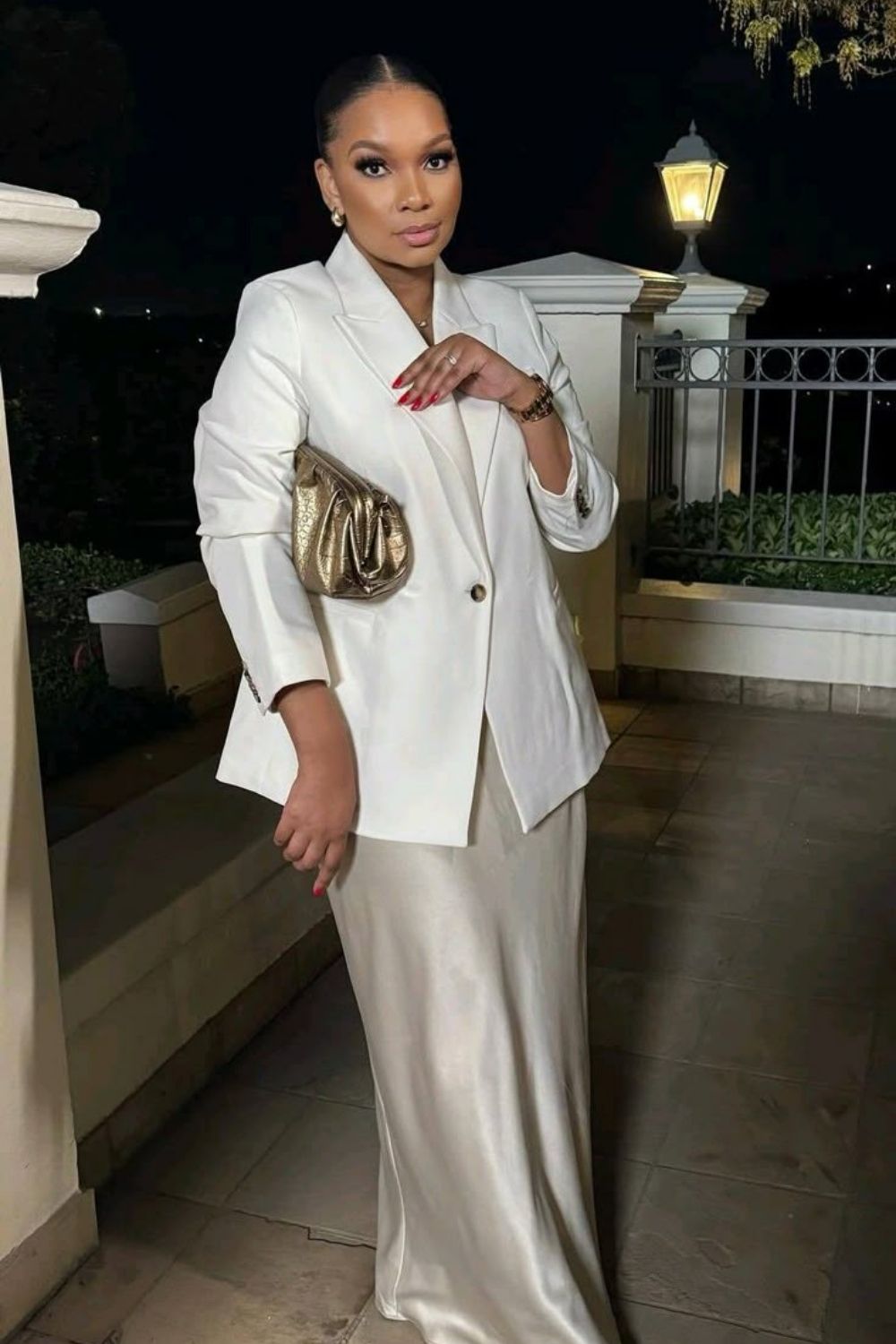 Discover chic white satin skirt outfit ideas for every season, from casual everyday looks to elegant evening styles. Learn how to style a white satin skirt with knits, blazers, sneakers, and heels for effortless, polished outfits. Satin White Skirt Outfit, White Satin Skirt Outfit Winter, White Satin Skirt Outfit Summer, Off White Satin Skirt Outfit, White Satin Maxi Skirt Outfit, White Satin Midi Skirt Outfit, Long White Satin Skirt Outfit, Short White Satin Skirt Outfit, Long Satin Skirt Outfit, Satin Skirt Outfit Classy, Satin Skirt Outfit Winter, Satin Skirt Outfit Summer, Satin Maxi Skirt Outfit, Satin Skirt Outfit Casual, Satin Skirt Outfit Hijab, Satin Skirt Outfit Elegant, Satin Skirt Winter Outfit, Maxi Satin Skirt Outfit, Midi Satin Skirt Outfit, Satin Long Skirt Outfit