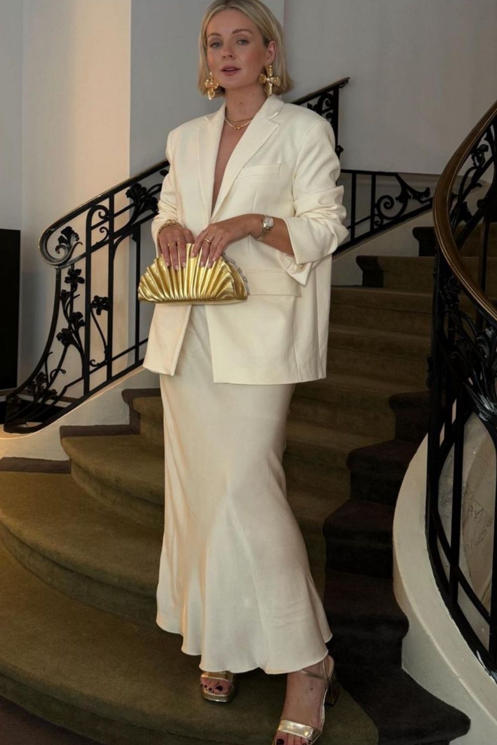 Discover chic white satin skirt outfit ideas for every season, from casual everyday looks to elegant evening styles. Learn how to style a white satin skirt with knits, blazers, sneakers, and heels for effortless, polished outfits. Satin White Skirt Outfit, White Satin Skirt Outfit Winter, White Satin Skirt Outfit Summer, Off White Satin Skirt Outfit, White Satin Maxi Skirt Outfit, White Satin Midi Skirt Outfit, Long White Satin Skirt Outfit, Short White Satin Skirt Outfit, Long Satin Skirt Outfit, Satin Skirt Outfit Classy, Satin Skirt Outfit Winter, Satin Skirt Outfit Summer, Satin Maxi Skirt Outfit, Satin Skirt Outfit Casual, Satin Skirt Outfit Hijab, Satin Skirt Outfit Elegant, Satin Skirt Winter Outfit, Maxi Satin Skirt Outfit, Midi Satin Skirt Outfit, Satin Long Skirt Outfit