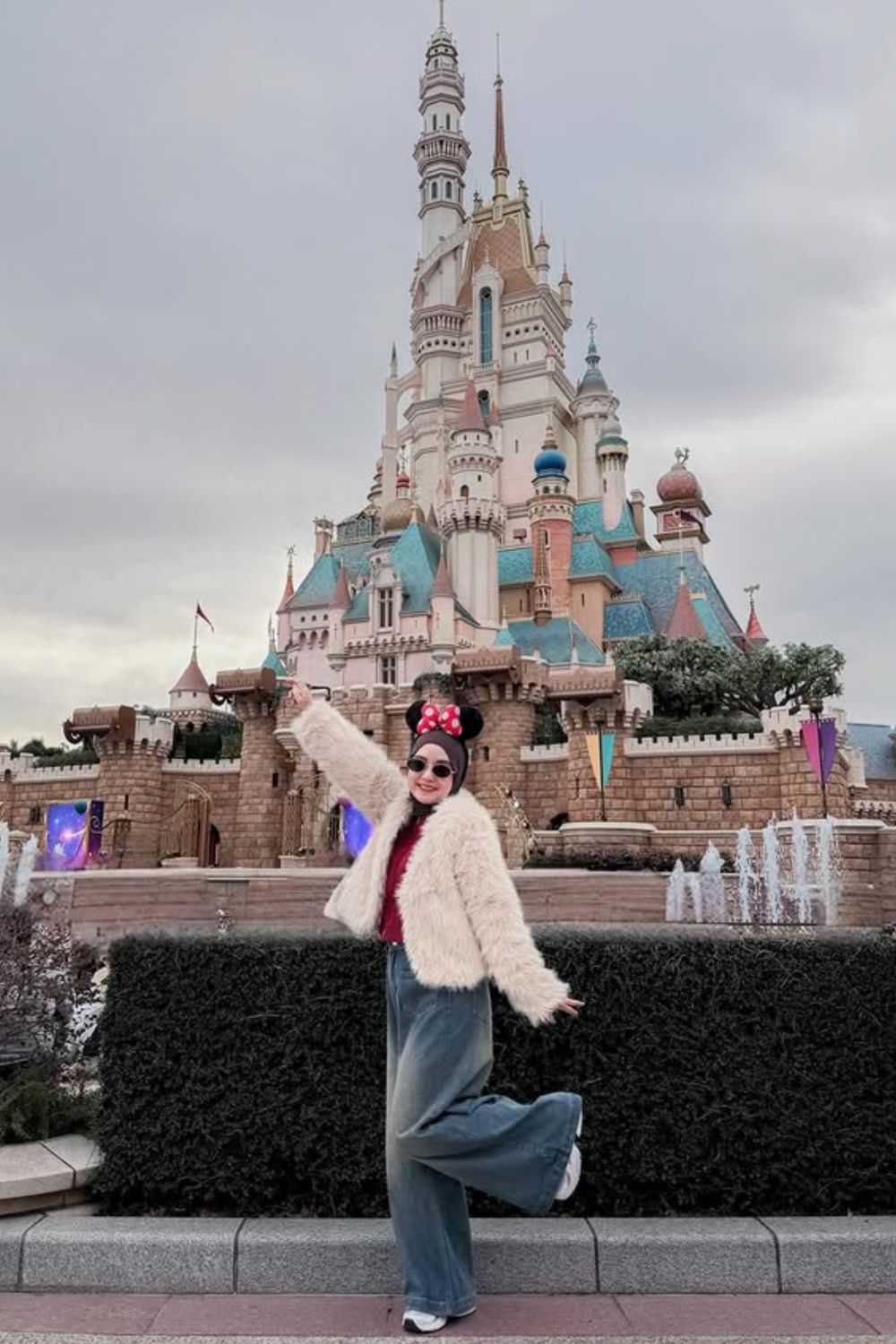 Discover chic Hong Kong Disneyland outfit ideas for every style — from casual cute to princess glam. Get styling tips, comfy shoe picks, and photo-ready looks perfect for magical park days and Instagram-worthy moments. Hong Kong Disneyland, Hong Kong Disneyland Outfit, Hong Kong Disneyland Aesthetic, Hong Kong Disneyland Photography, Hong Kong Disneyland Castle, Hong Kong Disneyland Rides, Hong Kong Disneyland Resort, Frozen Land Hong Kong Disneyland, Hong Kong Disneyland Outfit Ideas, disney hong kong, hong kong disney castle Discover chic Hong Kong Disneyland outfit ideas for every style — from casual cute to princess glam. Get styling tips, comfy shoe picks, and photo-ready looks perfect for magical park days and Instagram-worthy moments. Hong Kong Disneyland, Hong Kong Disneyland Outfit, Hong Kong Disneyland Aesthetic, Hong Kong Disneyland Photography, Hong Kong Disneyland Castle, Hong Kong Disneyland Rides, Hong Kong Disneyland Resort, Frozen Land Hong Kong Disneyland, Hong Kong Disneyland Outfit Ideas, disney hong kong, hong kong disney castle