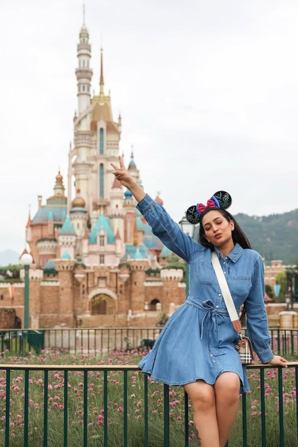 Discover chic Hong Kong Disneyland outfit ideas for every style — from casual cute to princess glam. Get styling tips, comfy shoe picks, and photo-ready looks perfect for magical park days and Instagram-worthy moments. Hong Kong Disneyland, Hong Kong Disneyland Outfit, Hong Kong Disneyland Aesthetic, Hong Kong Disneyland Photography, Hong Kong Disneyland Castle, Hong Kong Disneyland Rides, Hong Kong Disneyland Resort, Frozen Land Hong Kong Disneyland, Hong Kong Disneyland Outfit Ideas, disney hong kong, hong kong disney castle Discover chic Hong Kong Disneyland outfit ideas for every style — from casual cute to princess glam. Get styling tips, comfy shoe picks, and photo-ready looks perfect for magical park days and Instagram-worthy moments. Hong Kong Disneyland, Hong Kong Disneyland Outfit, Hong Kong Disneyland Aesthetic, Hong Kong Disneyland Photography, Hong Kong Disneyland Castle, Hong Kong Disneyland Rides, Hong Kong Disneyland Resort, Frozen Land Hong Kong Disneyland, Hong Kong Disneyland Outfit Ideas, disney hong kong, hong kong disney castle