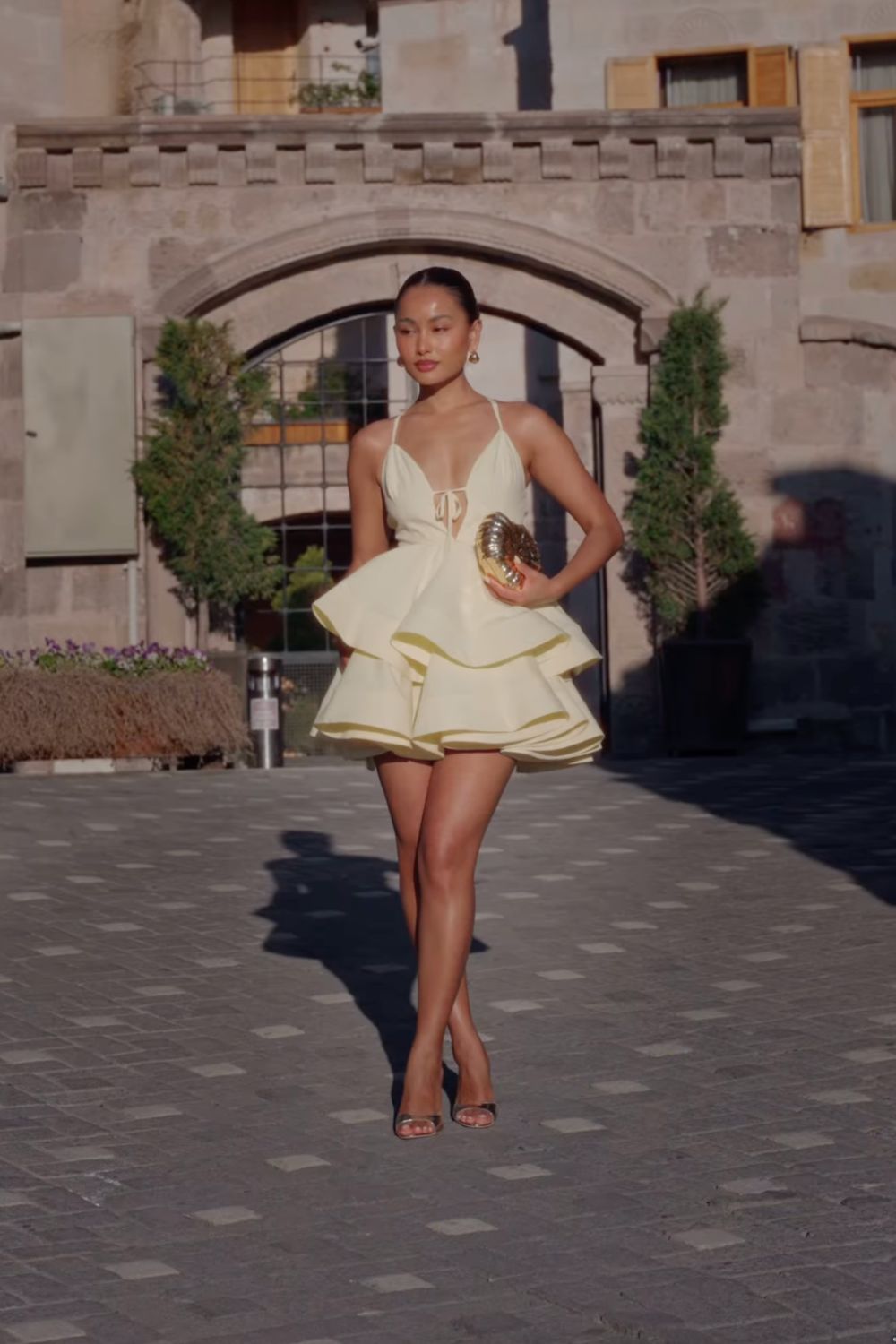 Discover chic spring birthday outfit ideas ranging from elegant dresses and tailored blazers to casual satin skirt looks. Get stylish inspiration with modern, classy, and statement outfits perfect for dinners, parties, and special celebrations. Spring Birthday Outfit, Birthday Outfit Spring, Casual Birthday Outfit Spring, Birthday Outfit Ideas For Women Spring, Spring Birthday Outfit Black Women, Birthday Brunch Outfit Spring, Spring Birthday Party Outfit, Spring Birthday Dinner Outfit, Birthday Outfit Casual Spring, Spring Birthday Outfit Casual, Birthday Outfit Ideas Spring, Casual Birthday Party Outfit Spring, Birthday Outfit Inspo Spring, Baddie Birthday Outfit Spring