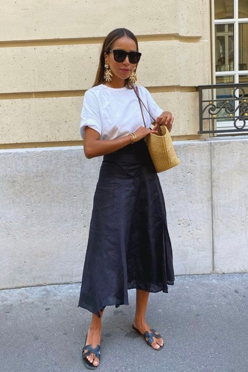 Discover the chicest black linen skirt outfit ideas for every season, from effortless casual looks to elevated minimalist styling. This guide includes elegant black linen maxi skirts, mini skirts, striped shirts, white tanks, denim layers, sandals, woven bags, and timeless outfit inspiration perfect for vacations, brunch, city days, and everyday wear. Black Linen Skirt With Boots, Black Linen Skirt With Slit, Black Linen Skirt With Top, Black Linen Skirt With Belt, Black Linen Skirt With Pockets, Black Linen Skirt With Buttons, Outfit With Long Black Linen Skirt, Outfits With Black Linen Skirt, What To Wear With Black Linen Maxi Skirt, Outfit With Short Black Linen Skirt, Black Linen Skirt Winter Outfit, Winter, Fall, Spring, Black Linen Skirt Work, Black Linen Skirt White Top, Work