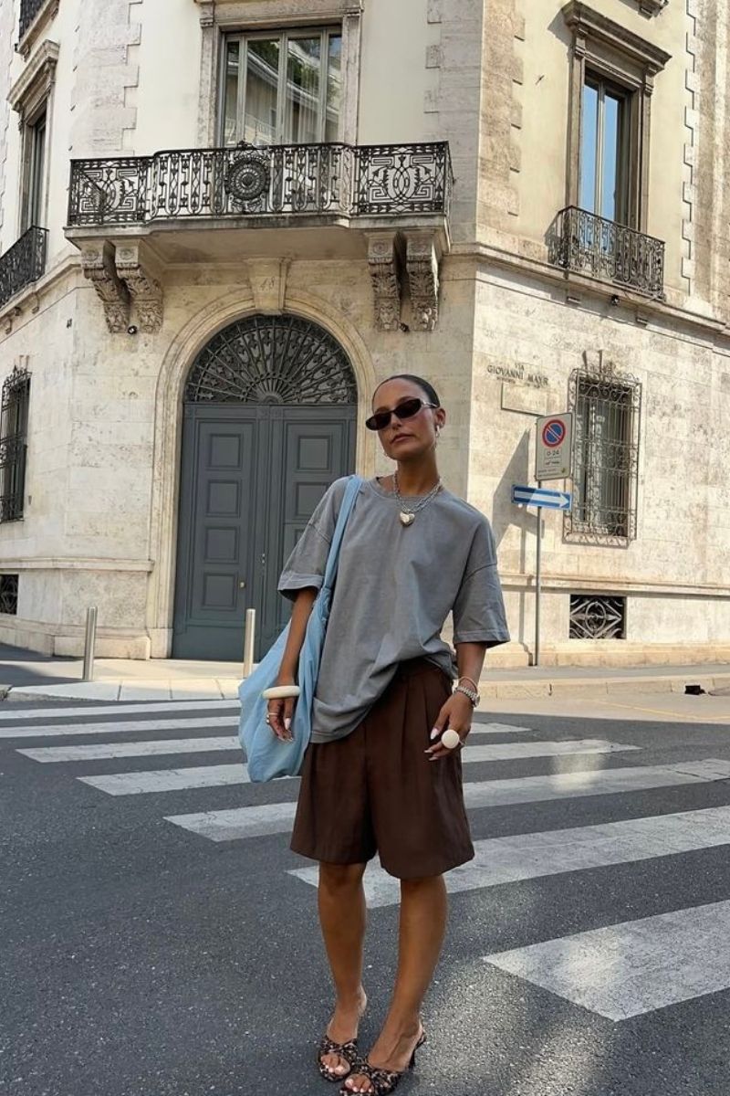 Looking for stylish ways to wear brown shorts? Discover chic brown shorts outfit ideas you can easily recreate, from tailored bermuda looks to casual everyday styling. Whether you’re dressing for brunch, travel, or summer days out, these outfit ideas will help you look effortlessly polished and put together.&nbsp;Brown Shorts With Boots, Brown Shorts With Black Top, Brown Shorts With Belt, Brown Shorts With White Top, Brown Shorts With Black Boots, Brown Shorts With Top, What To Wear With Chocolate Brown Shorts, What Color Shirt To Wear With Brown Shorts, What Shirt Goes With Brown Shorts, What Goes With Brown Shorts, What To Pair Brown Shorts With, Brown Shorts Outfit Summer, Brown Shorts Outfits Women Summer, Brown Shorts Outfit Casual, Club Outfit, Brown Shorts Outfit Ideas