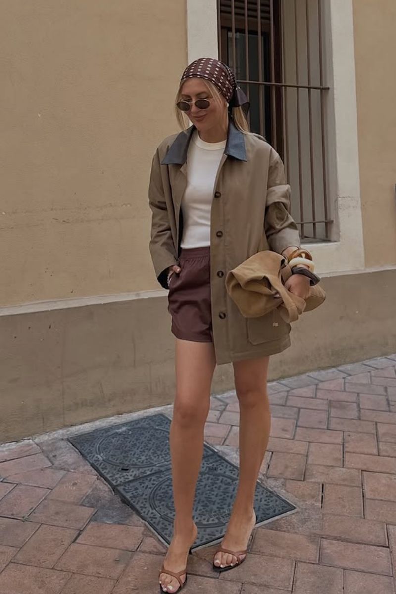 Looking for stylish ways to wear brown shorts? Discover chic brown shorts outfit ideas you can easily recreate, from tailored bermuda looks to casual everyday styling. Whether you’re dressing for brunch, travel, or summer days out, these outfit ideas will help you look effortlessly polished and put together.&nbsp;Brown Shorts With Boots, Brown Shorts With Black Top, Brown Shorts With Belt, Brown Shorts With White Top, Brown Shorts With Black Boots, Brown Shorts With Top, What To Wear With Chocolate Brown Shorts, What Color Shirt To Wear With Brown Shorts, What Shirt Goes With Brown Shorts, What Goes With Brown Shorts, What To Pair Brown Shorts With, Brown Shorts Outfit Summer, Brown Shorts Outfits Women Summer, Brown Shorts Outfit Casual, Club Outfit, Brown Shorts Outfit Ideas