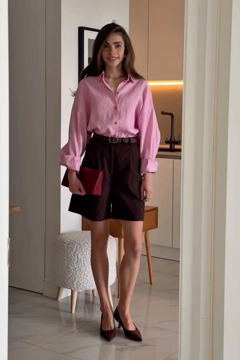 Looking for stylish ways to wear brown shorts? Discover chic brown shorts outfit ideas you can easily recreate, from tailored bermuda looks to casual everyday styling. Whether you’re dressing for brunch, travel, or summer days out, these outfit ideas will help you look effortlessly polished and put together.&nbsp;Brown Shorts With Boots, Brown Shorts With Black Top, Brown Shorts With Belt, Brown Shorts With White Top, Brown Shorts With Black Boots, Brown Shorts With Top, What To Wear With Chocolate Brown Shorts, What Color Shirt To Wear With Brown Shorts, What Shirt Goes With Brown Shorts, What Goes With Brown Shorts, What To Pair Brown Shorts With, Brown Shorts Outfit Summer, Brown Shorts Outfits Women Summer, Brown Shorts Outfit Casual, Club Outfit, Brown Shorts Outfit Ideas