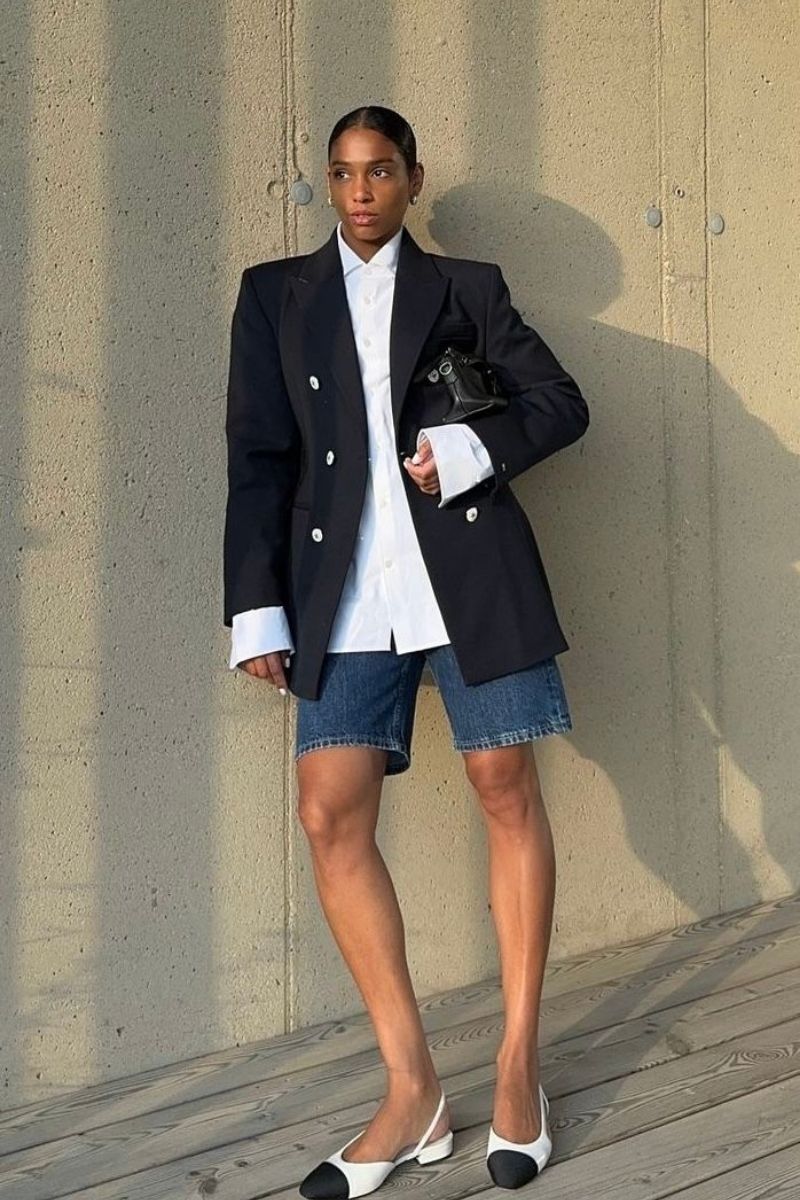 Discover chic and effortless denim Bermuda shorts outfit ideas you’ll want to wear on repeat. From casual everyday looks to elevated, fashion-forward styling, explore how to style Bermuda shorts with blazers, boots, flats, and statement accessories for every season and occasion. Denim Bermuda Shorts Outfit Street Style, Denim Bermuda Shorts Outfit Summer, Denim Bermuda Shorts Outfit Winter, Denim Bermuda Shorts Outfit Aesthetic, Denim Bermuda Shorts Outfit Black Women, Denim Bermuda Shorts With Sneakers, Denim Bermuda Shorts Outfit Plus Size, Denim Bermuda Shorts Outfit Baddie, Denim Bermuda Shorts Outfit Fall, What To Wear With Denim Bermuda Shorts, Denim Bermuda Shorts With Sneakers, Denim Bermuda Shorts With Heels, Denim Bermuda Shorts With Boots Outfit