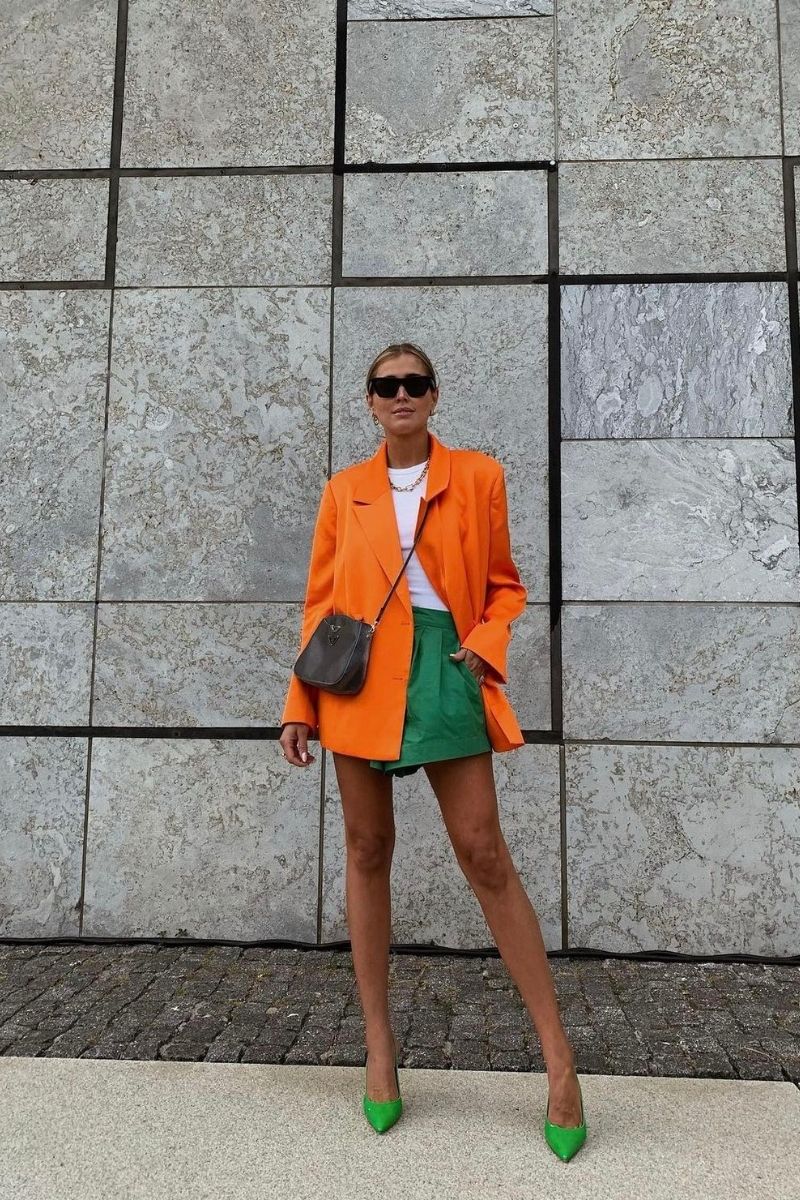 Discover chic and effortless green shorts outfit ideas you’ll want to wear all season long. From tailored looks to casual street style, this guide shows you exactly how to style green shorts with confidence using color pairing tips, accessories, and elevated outfit inspiration for any occasion. What To Where With Green Shorts, What To Wear Green Shorts, What To Wear With Green And White Shorts, What To Wear With Green Shorts Outfits, What Goes With Green Shorts, What To Wear With Light Green Shorts, What Goes With Olive Green Shorts, Green Shorts With Pink Stripes Outfit, Green Shorts With White Top, Green Shorts With Boots, Green Shorts With Pink Top, Green Shorts Outfits Women, Green Shorts Outfit Ideas, Green Shorts Outfit Aesthetic, Green Shorts Fit