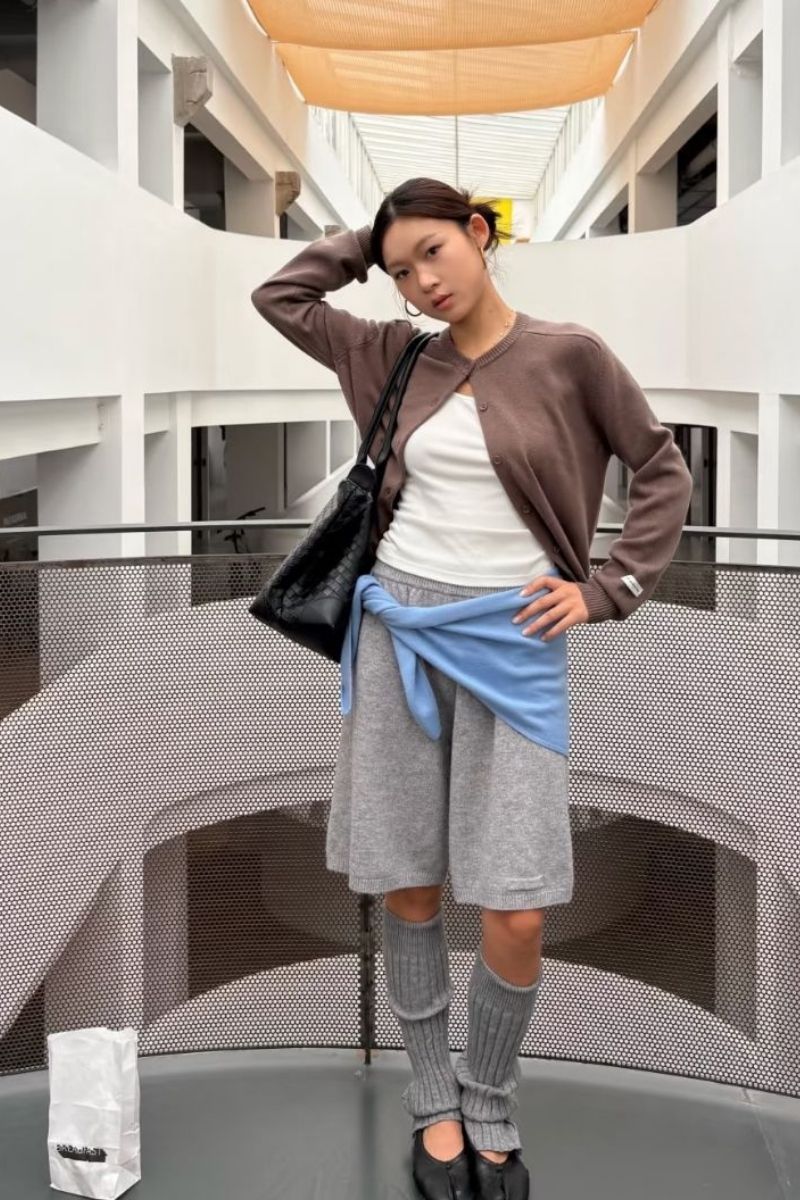 Discover chic and effortless grey shorts outfit ideas you can wear anywhere, from casual days to elevated evenings. From tailored looks to relaxed styling, explore how to style grey shorts with modern pieces, must-have accessories, and on-trend combinations that instantly elevate your wardrobe. Grey Shorts Outfit Women, Grey Shorts Outfit Summer, Grey Shorts Outfit Ideas, Grey Shorts Outfit Women Casual Summer, Grey Shorts Outfit Casual, Grey Shorts Styling, Grey Shorts With Tights, Grey Shorts With Black Shirt, Grey Shorts With Hoodie, Grey Shorts With Boots, Grey Shorts With White Top, Grey Shorts With Timbs, Grey Shorts With Black Top, Grey Shorts With White Shirt, Grey Shorts With Pink Top, What Should I Wear With Grey Shorts, What To Wear With Grey Baggy Shorts