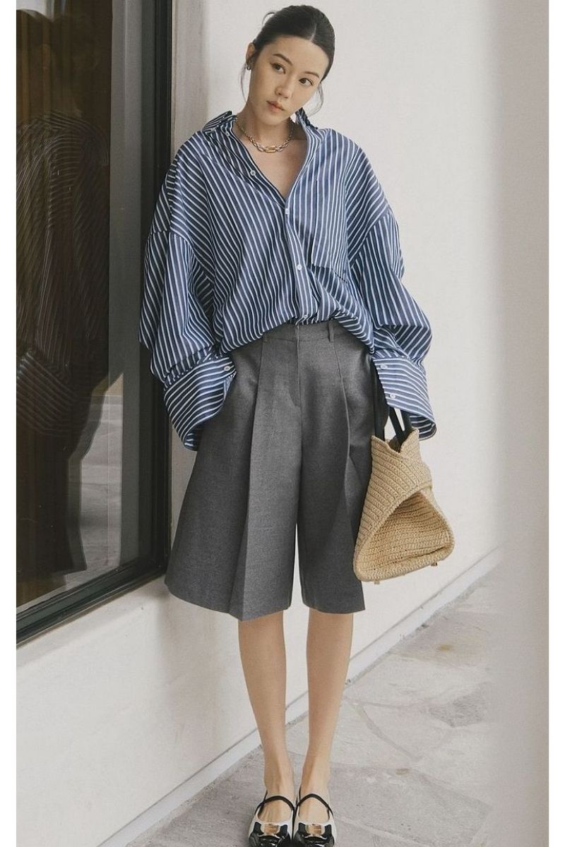 Discover chic and effortless grey shorts outfit ideas you can wear anywhere, from casual days to elevated evenings. From tailored looks to relaxed styling, explore how to style grey shorts with modern pieces, must-have accessories, and on-trend combinations that instantly elevate your wardrobe. Grey Shorts Outfit Women, Grey Shorts Outfit Summer, Grey Shorts Outfit Ideas, Grey Shorts Outfit Women Casual Summer, Grey Shorts Outfit Casual, Grey Shorts Styling, Grey Shorts With Tights, Grey Shorts With Black Shirt, Grey Shorts With Hoodie, Grey Shorts With Boots, Grey Shorts With White Top, Grey Shorts With Timbs, Grey Shorts With Black Top, Grey Shorts With White Shirt, Grey Shorts With Pink Top, What Should I Wear With Grey Shorts, What To Wear With Grey Baggy Shorts