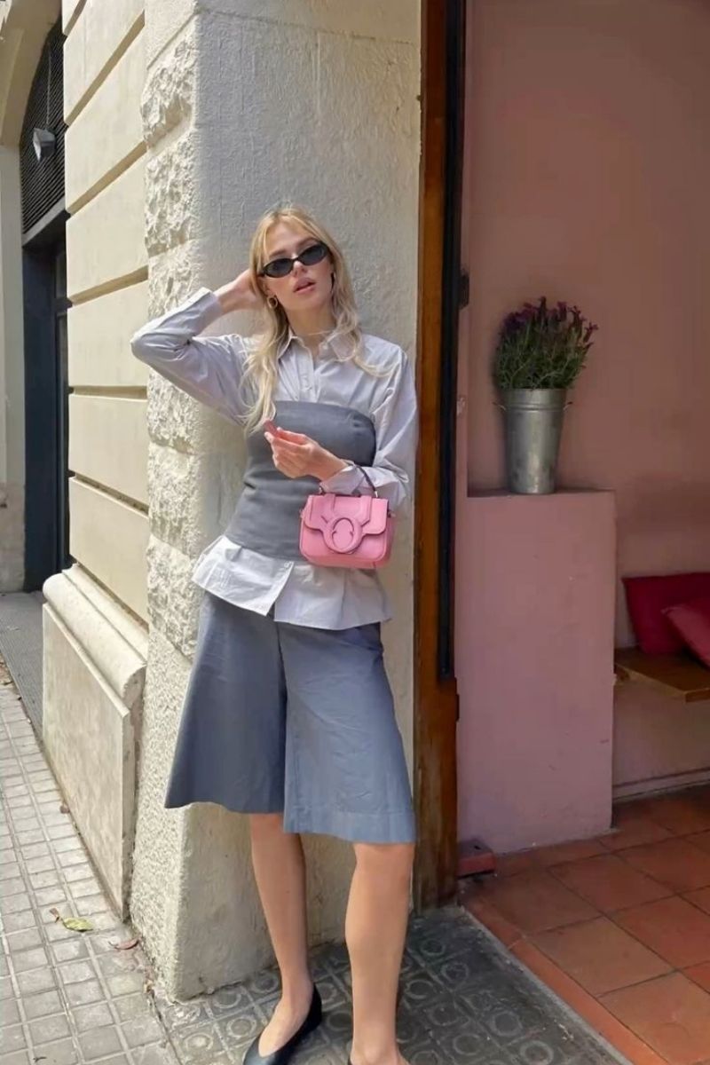 Discover chic and effortless grey shorts outfit ideas you can wear anywhere, from casual days to elevated evenings. From tailored looks to relaxed styling, explore how to style grey shorts with modern pieces, must-have accessories, and on-trend combinations that instantly elevate your wardrobe. Grey Shorts Outfit Women, Grey Shorts Outfit Summer, Grey Shorts Outfit Ideas, Grey Shorts Outfit Women Casual Summer, Grey Shorts Outfit Casual, Grey Shorts Styling, Grey Shorts With Tights, Grey Shorts With Black Shirt, Grey Shorts With Hoodie, Grey Shorts With Boots, Grey Shorts With White Top, Grey Shorts With Timbs, Grey Shorts With Black Top, Grey Shorts With White Shirt, Grey Shorts With Pink Top, What Should I Wear With Grey Shorts, What To Wear With Grey Baggy Shorts