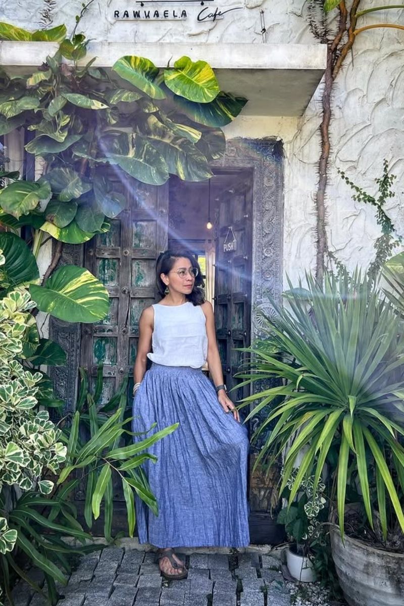 Discover chic and effortless maxi linen skirt outfit ideas you can wear all season long. From casual everyday looks to elevated, polished styling, this guide shows you exactly how to style linen skirts with modern pieces, accessories, and timeless wardrobe staples for a relaxed yet sophisticated aesthetic. Maxi Linen Skirt Outfit, Maxi Linen Skirt Outfit Summer, Maxi Linen Skirt Outfit Black, Maxi Linen Skirt Outfit Winter, Maxi Linen Skirt Black, Maxi Linen Skirt White, Maxi Linen Skirt Outfit Work, Maxi Linen Skirt Styling, Maxi Linen Skirt Pattern, Maxi Linen Skirt Aesthetic, Maxi Linen Skirt Outfit Ideas, Black, White, Pink, Blue, Beige, What To Wear With Black Linen Maxi Skirt, Linen Maxi Skirt With Slit, What To Wear With Linen Maxi Skirt, With Boots, With Sneakers Discover chic and effortless maxi linen skirt outfit ideas you can wear all season long. From casual everyday looks to elevated, polished styling, this guide shows you exactly how to style linen skirts with modern pieces, accessories, and timeless wardrobe staples for a relaxed yet sophisticated aesthetic. Maxi Linen Skirt Outfit, Maxi Linen Skirt Outfit Summer, Maxi Linen Skirt Outfit Black, Maxi Linen Skirt Outfit Winter, Maxi Linen Skirt Black, Maxi Linen Skirt White, Maxi Linen Skirt Outfit Work, Maxi Linen Skirt Styling, Maxi Linen Skirt Pattern, Maxi Linen Skirt Aesthetic, Maxi Linen Skirt Outfit Ideas, Black, White, Pink, Blue, Beige, What To Wear With Black Linen Maxi Skirt, Linen Maxi Skirt With Slit, What To Wear With Linen Maxi Skirt, With Boots, With Sneakers