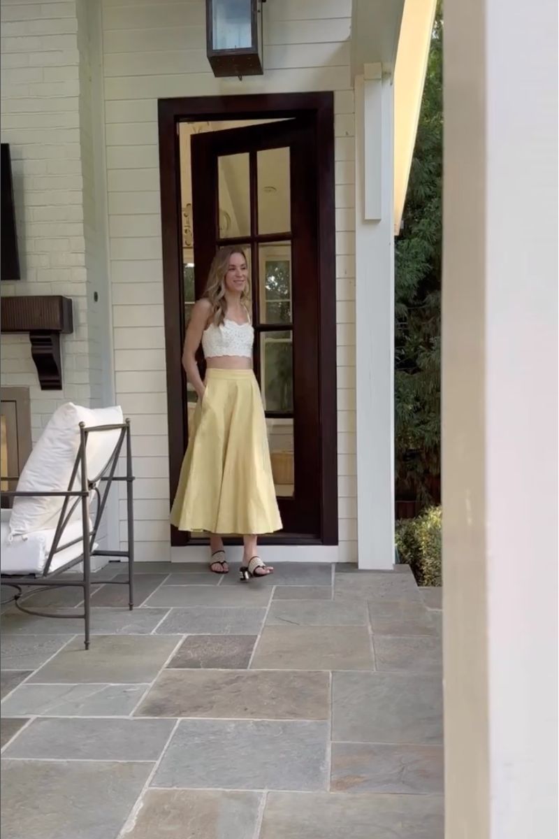 Discover the chicest linen skirt outfit ideas for every season, from effortless European summer looks to elevated casual styling. This fashion guide features elegant linen maxi skirts, relaxed midi outfits, vacation-ready styling tips, and timeless neutral combinations with sandals, woven bags, and effortless accessories for a polished, expensive-looking wardrobe. Linen Skirt With Pockets, With Sweater, With Sneakers, Linen Skirt With Belt, Linen Skirt With Slit, Linen Skirt With T-Shirt, Linen Skirt With Top, Linen Skirt With Blazer, Blue, Black, White, Beige, Short, Summer, Linen Skirt Styling, Linen Skirt Short, Linen Skirt And Top, Linen Skirt Beach Outfit, Linen Skirt Style, Linen Skirt In Fall, Linen Skirt Outfit Inspiration, Outfit Inspo White Linen Skirt, Winter