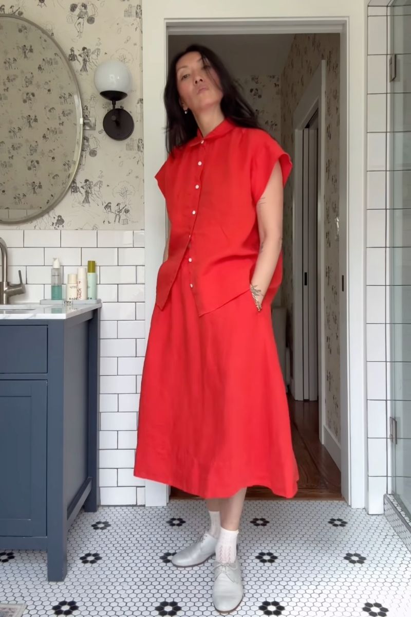 Discover the chicest linen skirt outfit ideas for every season, from effortless European summer looks to elevated casual styling. This fashion guide features elegant linen maxi skirts, relaxed midi outfits, vacation-ready styling tips, and timeless neutral combinations with sandals, woven bags, and effortless accessories for a polished, expensive-looking wardrobe. Linen Skirt With Pockets, With Sweater, With Sneakers, Linen Skirt With Belt, Linen Skirt With Slit, Linen Skirt With T-Shirt, Linen Skirt With Top, Linen Skirt With Blazer, Blue, Black, White, Beige, Short, Summer, Linen Skirt Styling, Linen Skirt Short, Linen Skirt And Top, Linen Skirt Beach Outfit, Linen Skirt Style, Linen Skirt In Fall, Linen Skirt Outfit Inspiration, Outfit Inspo White Linen Skirt, Winter