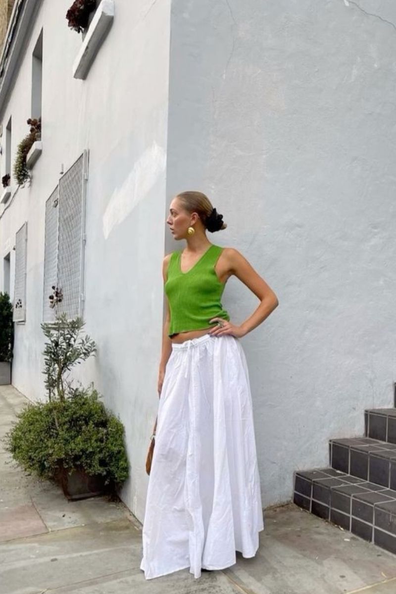 Discover the chicest linen skirt outfit ideas for every season, from effortless European summer looks to elevated casual styling. This fashion guide features elegant linen maxi skirts, relaxed midi outfits, vacation-ready styling tips, and timeless neutral combinations with sandals, woven bags, and effortless accessories for a polished, expensive-looking wardrobe. Linen Skirt With Pockets, With Sweater, With Sneakers, Linen Skirt With Belt, Linen Skirt With Slit, Linen Skirt With T-Shirt, Linen Skirt With Top, Linen Skirt With Blazer, Blue, Black, White, Beige, Short, Summer, Linen Skirt Styling, Linen Skirt Short, Linen Skirt And Top, Linen Skirt Beach Outfit, Linen Skirt Style, Linen Skirt In Fall, Linen Skirt Outfit Inspiration, Outfit Inspo White Linen Skirt, Winter