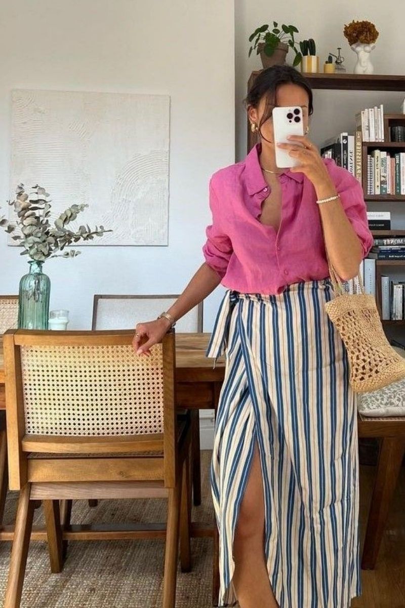 Discover the chicest linen skirt outfit ideas for every season, from effortless European summer looks to elevated casual styling. This fashion guide features elegant linen maxi skirts, relaxed midi outfits, vacation-ready styling tips, and timeless neutral combinations with sandals, woven bags, and effortless accessories for a polished, expensive-looking wardrobe. Linen Skirt With Pockets, With Sweater, With Sneakers, Linen Skirt With Belt, Linen Skirt With Slit, Linen Skirt With T-Shirt, Linen Skirt With Top, Linen Skirt With Blazer, Blue, Black, White, Beige, Short, Summer, Linen Skirt Styling, Linen Skirt Short, Linen Skirt And Top, Linen Skirt Beach Outfit, Linen Skirt Style, Linen Skirt In Fall, Linen Skirt Outfit Inspiration, Outfit Inspo White Linen Skirt, Winter
