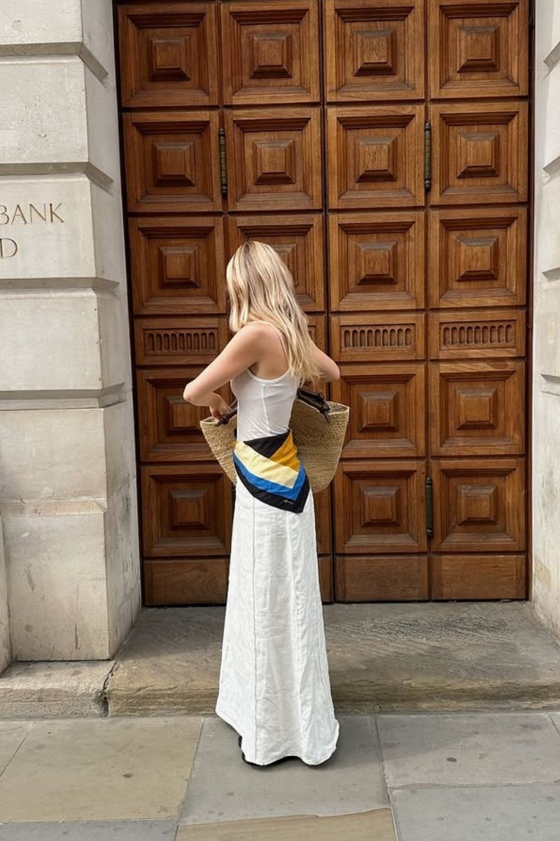 Discover the chicest linen skirt outfit ideas for every season, from effortless European summer looks to elevated casual styling. This fashion guide features elegant linen maxi skirts, relaxed midi outfits, vacation-ready styling tips, and timeless neutral combinations with sandals, woven bags, and effortless accessories for a polished, expensive-looking wardrobe. Linen Skirt With Pockets, With Sweater, With Sneakers, Linen Skirt With Belt, Linen Skirt With Slit, Linen Skirt With T-Shirt, Linen Skirt With Top, Linen Skirt With Blazer, Blue, Black, White, Beige, Short, Summer, Linen Skirt Styling, Linen Skirt Short, Linen Skirt And Top, Linen Skirt Beach Outfit, Linen Skirt Style, Linen Skirt In Fall, Linen Skirt Outfit Inspiration, Outfit Inspo White Linen Skirt, Winter