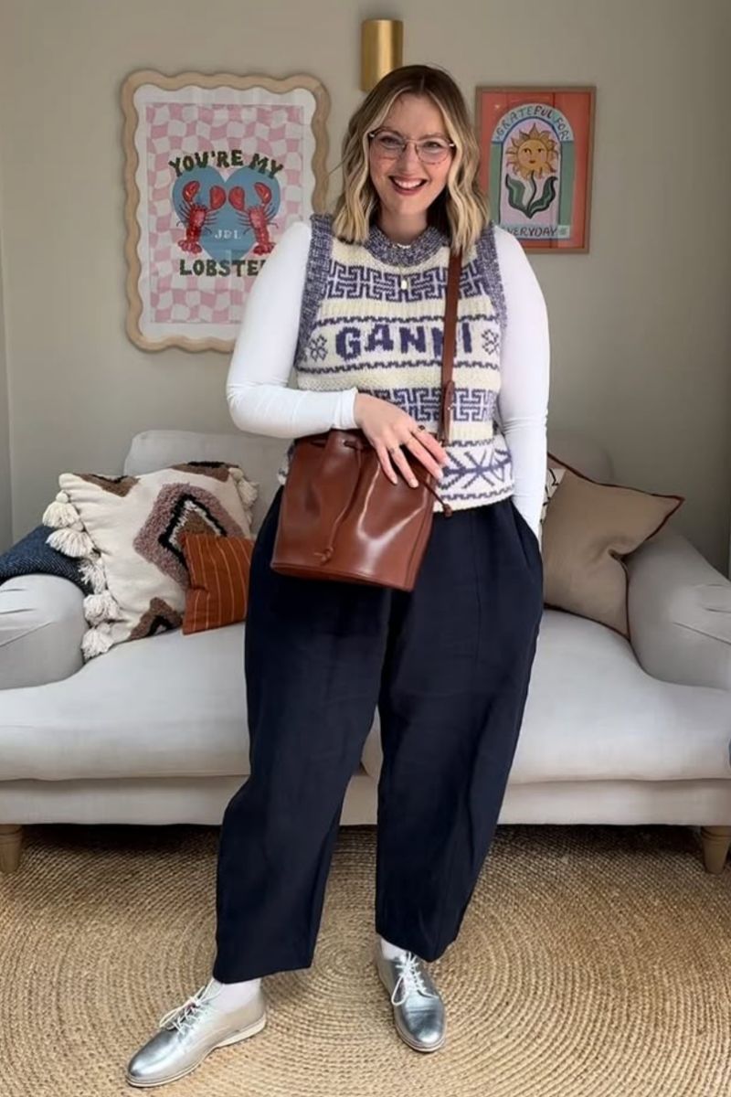 Discover chic and effortless ways to style navy linen pants with these outfit ideas perfect for summer and beyond. From casual everyday looks to elevated smart-casual outfits, this guide covers versatile styling tips, must-have pieces, and easy combinations to help you look polished, comfortable, and on-trend. Navy Linen Pants Outfit, Navy Linen Pants Outfit Summer, Navy Linen Pants Outfit Work, Winter, Navy Linen Pants Outfit Spring, Summer Casual, Fall, Navy Linen Pants Fit, Hijab, Navy Linen Pants With Sweater, Navy Linen Pants With Sneakers, Navy Linen Pants With White Top, What Goes With Navy Blue Linen Pants, Outfits With Linen Navy Pants, Navy Linen Pants Outfit With Jacket, Navy Linen Pants With Cardigan, Shoes To Wear With Navy Linen Pants, Navy Linen Pants Styling