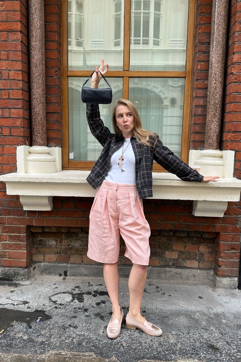 Discover how to style pink Bermuda shorts with these chic and versatile outfit ideas. From tailored blazer looks to casual everyday styling, this guide covers effortless ways to wear pink Bermuda shorts for summer, work, and beyond with modern, fashion-forward pieces. Pink Bermuda Shorts Outfit, Pink Bermuda Shorts Outfit Women, Pink Bermuda Shorts Outfit Aesthetic, Styling Pink Bermuda Shorts, Pink Denim Bermuda Shorts, Pink Denim Bermuda Shorts, Hot Pink Bermuda Shorts Outfit, Hot Pink Bermuda Shorts Outfit, Pink Plaid Bermuda Shorts, Pink Plaid Bermuda Shorts