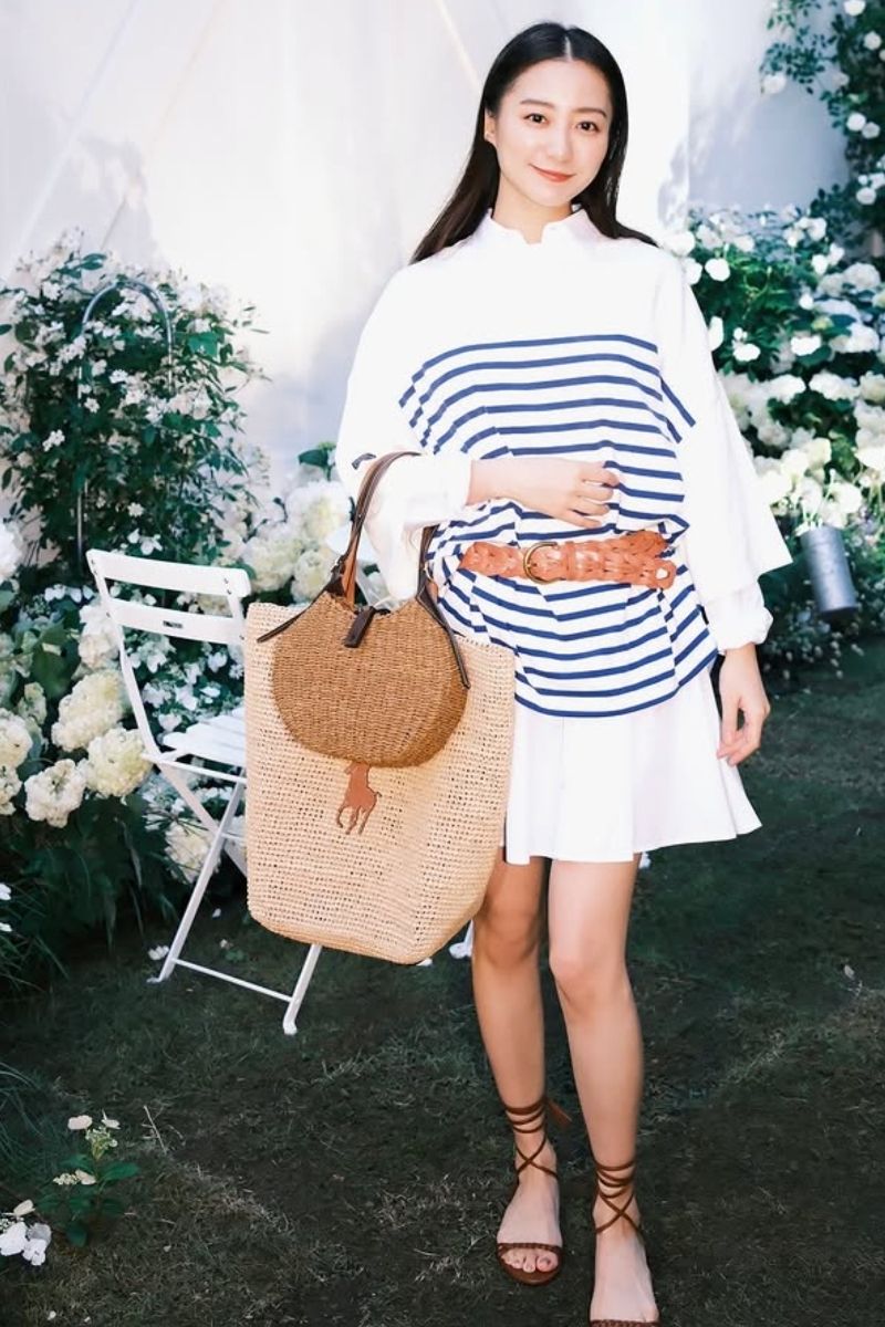 Discover the best Ralph Lauren spring outfit ideas for every occasion, from polished coastal looks and elegant white dresses to timeless denim, tailored blazers, striped shirting, and chic resort-inspired outfits. These effortlessly stylish Ralph Lauren-inspired looks are perfect for spring vacations, brunch dates, workwear, and elevated everyday dressing. Ralph Lauren Spring Style, Ralph Lauren Spring Outfits, Ralph Lauren Spring Aesthetic, Ralph Lauren Spring Summer 2026 Runway, Ralph Lauren Spring Outfits Women, Ralph Lauren Spring Outfits 2025, Spring Outfits 2026 Ralph Lauren, Ralph Lauren Outfits Women Casual Spring, Ralph Lauren Casual Shirt, Ralph Lauren Casual Wear, Ralph Lauren Casual Fit, Ralph Lauren Casual Dress, Women Casual Spring, Classy Spring, Ralph Lauren Inspired