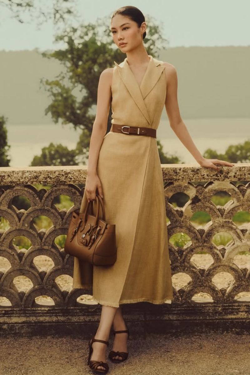 Discover the ultimate Ralph Lauren summer outfit ideas with chic linen sets, coastal-inspired dresses, tailored shorts, striped shirts, and timeless resortwear looks. From effortless Hamptons style to elegant vacation outfits, these Ralph Lauren-inspired summer fashion ideas will help you create polished, luxurious outfits for brunch, travel, beach days, and summer events. Casual Outfit Women Summer, Ralph Lauren Casual Wear, Ralph Lauren Casual Fit, Ralph Lauren Casual Dress, Ralph Lauren Summer Outfits, Ralph Lauren Summer Aesthetic, Ralph Lauren Summer Outfit Women, Ralph Lauren Summer Campaign, Polo Ralph Lauren Women Outfits Summer, Summer Ralph Lauren Women, Ralph Lauren Shirt Women Outfits Summer, Polo Ralph Lauren Women Outfits Summer Casual, Ralph Lauren Summer Women Outfits