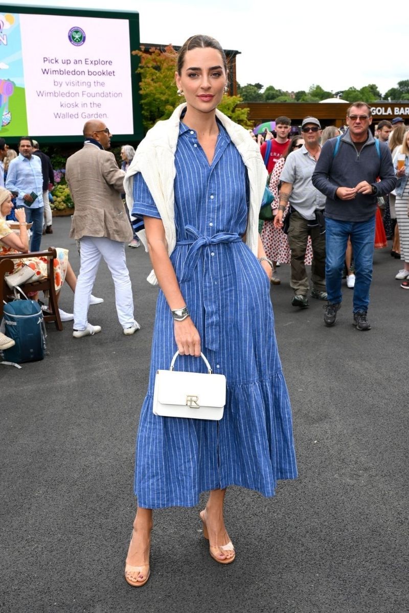 Discover the ultimate Ralph Lauren summer outfit ideas with chic linen sets, coastal-inspired dresses, tailored shorts, striped shirts, and timeless resortwear looks. From effortless Hamptons style to elegant vacation outfits, these Ralph Lauren-inspired summer fashion ideas will help you create polished, luxurious outfits for brunch, travel, beach days, and summer events. Casual Outfit Women Summer, Ralph Lauren Casual Wear, Ralph Lauren Casual Fit, Ralph Lauren Casual Dress, Ralph Lauren Summer Outfits, Ralph Lauren Summer Aesthetic, Ralph Lauren Summer Outfit Women, Ralph Lauren Summer Campaign, Polo Ralph Lauren Women Outfits Summer, Summer Ralph Lauren Women, Ralph Lauren Shirt Women Outfits Summer, Polo Ralph Lauren Women Outfits Summer Casual, Ralph Lauren Summer Women Outfits
