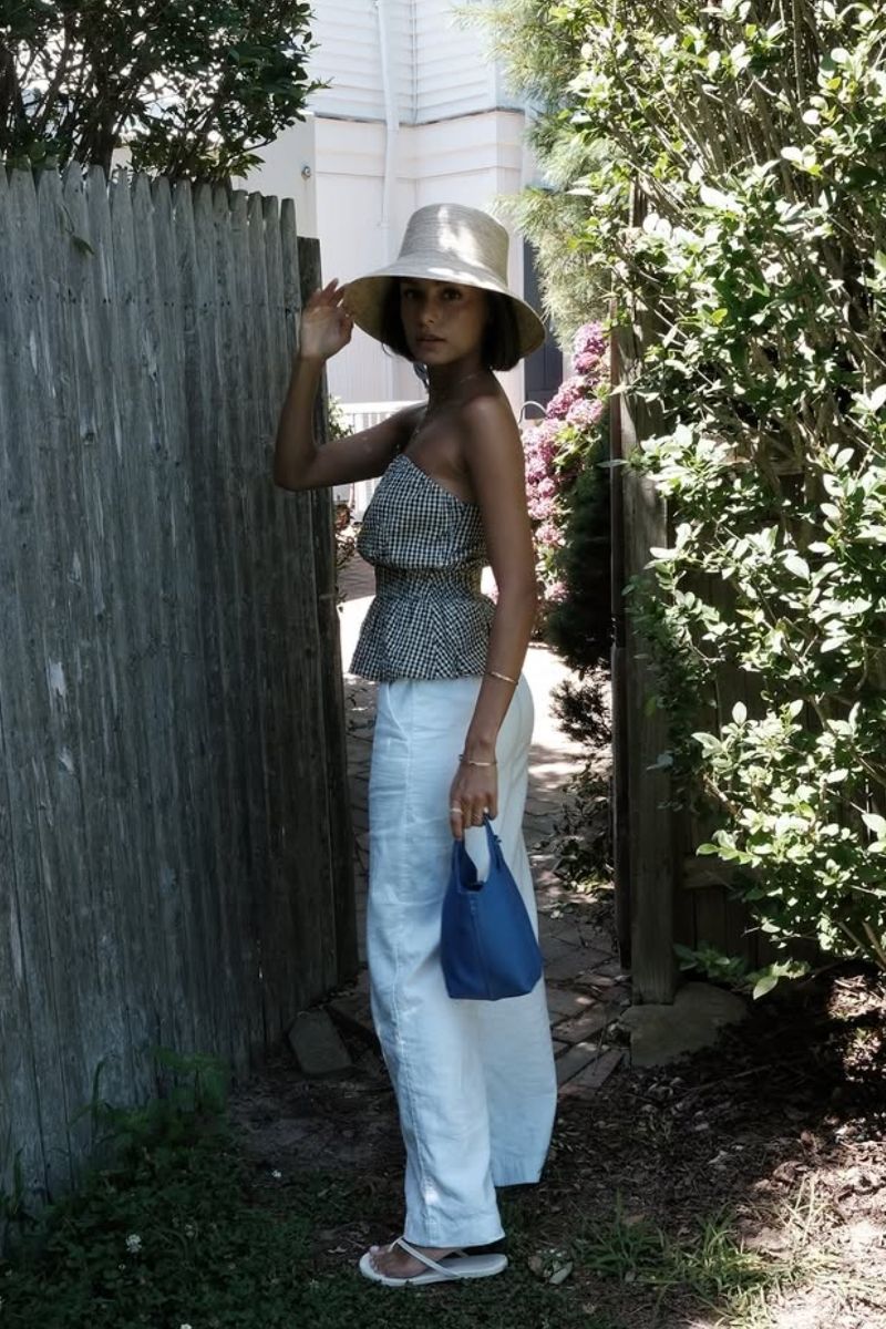 Discover the ultimate Ralph Lauren summer outfit ideas with chic linen sets, coastal-inspired dresses, tailored shorts, striped shirts, and timeless resortwear looks. From effortless Hamptons style to elegant vacation outfits, these Ralph Lauren-inspired summer fashion ideas will help you create polished, luxurious outfits for brunch, travel, beach days, and summer events. Casual Outfit Women Summer, Ralph Lauren Casual Wear, Ralph Lauren Casual Fit, Ralph Lauren Casual Dress, Ralph Lauren Summer Outfits, Ralph Lauren Summer Aesthetic, Ralph Lauren Summer Outfit Women, Ralph Lauren Summer Campaign, Polo Ralph Lauren Women Outfits Summer, Summer Ralph Lauren Women, Ralph Lauren Shirt Women Outfits Summer, Polo Ralph Lauren Women Outfits Summer Casual, Ralph Lauren Summer Women Outfits